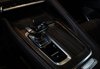 Подержанный автомобиль Geely Monjaro 2025 года (18 фото)