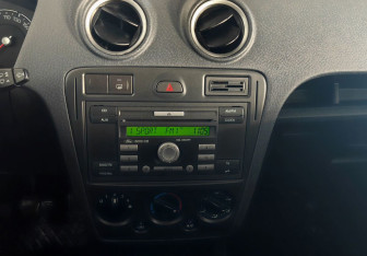 Подержанный автомобиль Ford Fusion 2007 года (12 фото)