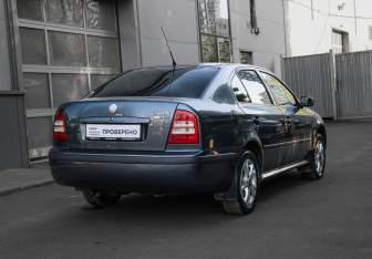 Подержанный автомобиль Skoda Octavia Liftback 2008 года (4 фото)