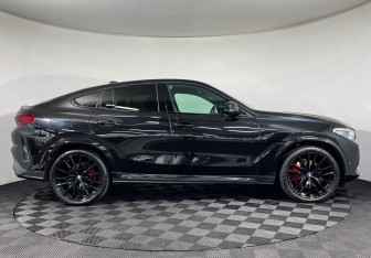 Подержанный автомобиль BMW X6 2022 года (6 фото)