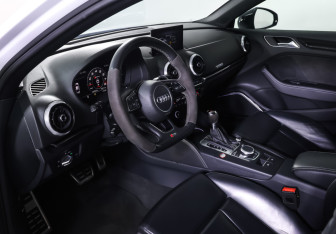 Подержанный автомобиль Audi RS 3 Sedan 2019 года (15 фото)