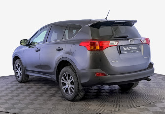Подержанный автомобиль Toyota RAV4 2014 года (7 фото)