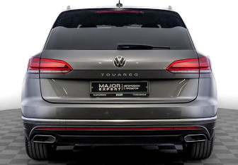 Подержанный автомобиль Volkswagen Touareg 2021 года (6 фото)