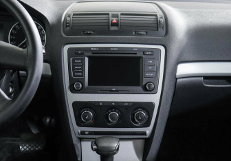 Подержанный автомобиль Skoda Octavia Wagon 2012 года (8 фото)