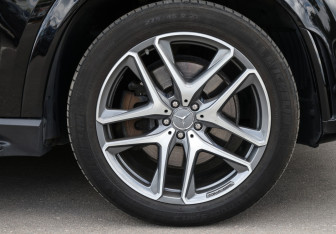 Подержанный автомобиль Mercedes-Benz GLE 2021 года (31 фото)