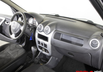 Подержанный автомобиль Renault Logan Sedan 2011 года (12 фото)