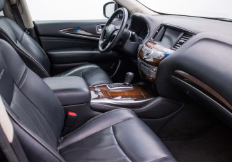 Подержанный автомобиль Infiniti JX 2013 года (9 фото)