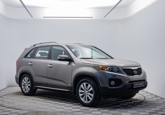 Подержанный автомобиль Kia Sorento 2011 года (3 фото)