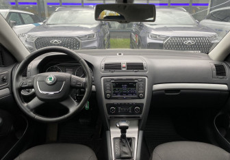 Подержанный автомобиль Skoda Octavia Liftback 2013 года (15 фото)