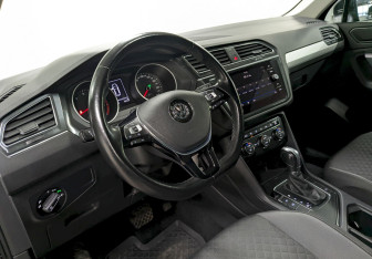 Подержанный автомобиль Volkswagen Tiguan 2019 года (13 фото)