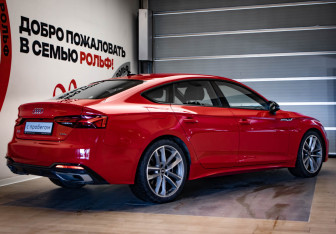 Подержанный автомобиль Audi A5 Liftback 2022 года (4 фото)