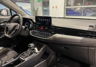 Подержанный автомобиль Москвич 3 2023 года (10 фото)