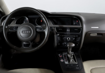Подержанный автомобиль Audi A5 Coupe 2013 года (12 фото)