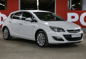 Подержанный автомобиль Opel Astra Hatchback 2012 года (3 фото)