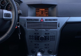 Подержанный автомобиль Opel Astra Sedan 2012 года (11 фото)