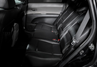 Подержанный автомобиль Subaru Tribeca 2007 года (10 фото)