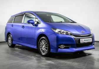 Подержанный автомобиль Toyota Wish Minivan 2014 года (3 фото)