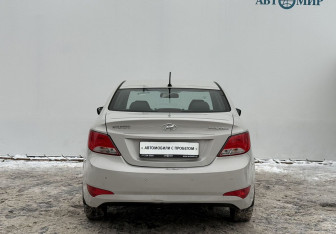 Подержанный автомобиль Hyundai Solaris Sedan 2015 года (6 фото)