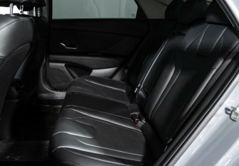 Подержанный автомобиль Hyundai Elantra Sedan 2021 года (16 фото)