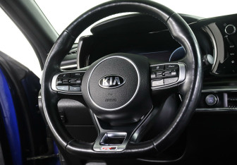 Подержанный автомобиль Kia K5 2021 года (11 фото)