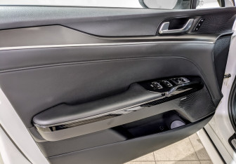 Подержанный автомобиль Kia K5 2021 года (19 фото)
