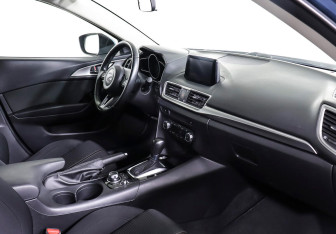 Подержанный автомобиль Mazda 3 Hatchback 2018 года (10 фото)