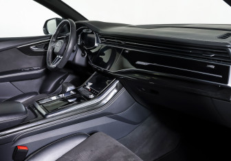 Подержанный автомобиль Audi Q8 2019 года (11 фото)