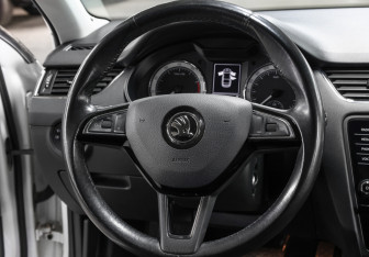Подержанный автомобиль Skoda Octavia Liftback 2019 года (17 фото)
