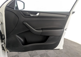 Подержанный автомобиль Skoda Rapid Liftback 2019 года (24 фото)