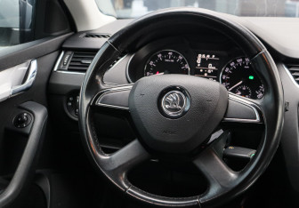 Подержанный автомобиль Skoda Octavia Liftback 2014 года (11 фото)