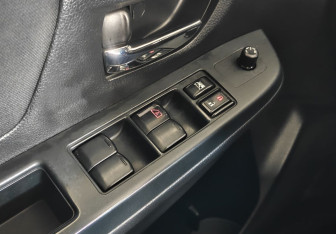 Подержанный автомобиль Subaru XV 2012 года (15 фото)