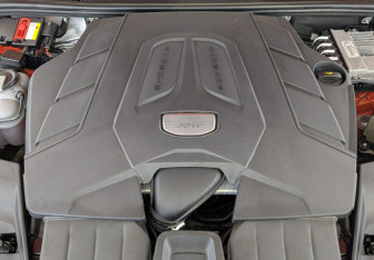 Подержанный автомобиль Porsche Cayenne 2020 года (9 фото)