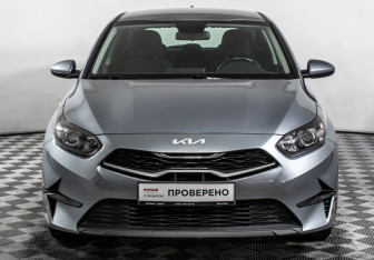 Подержанный автомобиль Kia Ceed Hatchback 2022 года (2 фото)