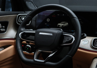 Подержанный автомобиль Jaecoo J8 2024 года (30 фото)