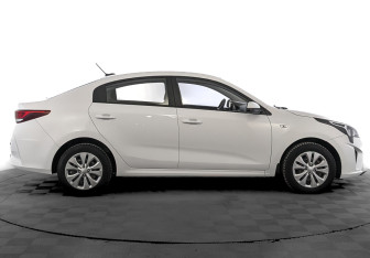 Подержанный автомобиль Kia Rio Sedan 2021 года (4 фото)