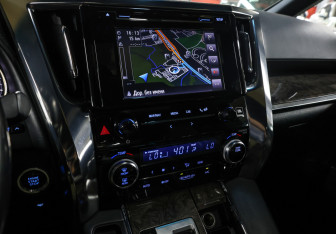 Подержанный автомобиль Toyota Alphard 2019 года (22 фото)