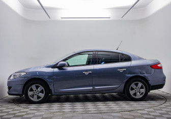 Подержанный автомобиль Renault Fluence 2010 года (8 фото)