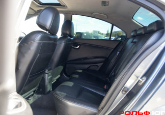 Подержанный автомобиль Nissan Primera Sedan 2003 года (8 фото)