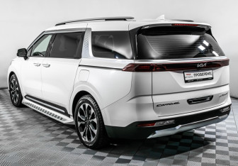 Подержанный автомобиль Kia Carnival 2020 года (7 фото)
