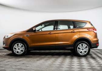 Подержанный автомобиль Ford Kuga 2015 года (8 фото)
