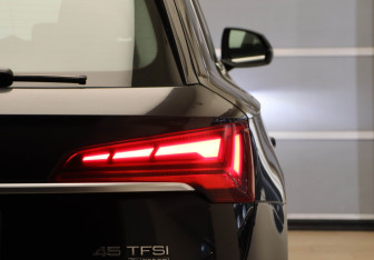 Подержанный автомобиль Audi Q5 2022 года (33 фото)