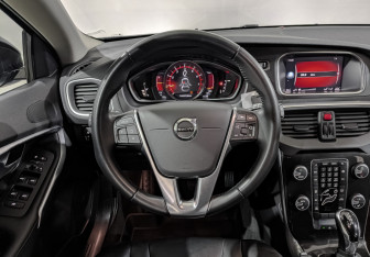Подержанный автомобиль Volvo V40 Hatchback 2019 года (22 фото)