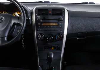 Подержанный автомобиль Toyota Corolla Sedan 2008 года (12 фото)