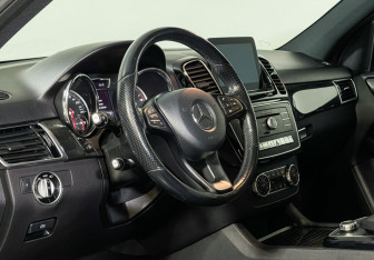 Подержанный автомобиль Mercedes-Benz GLE 2017 года (14 фото)