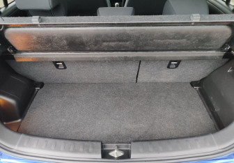 Подержанный автомобиль Suzuki Swift Hatchback 2015 года (13 фото)