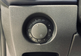 Подержанный автомобиль Opel Corsa 2006 года (13 фото)