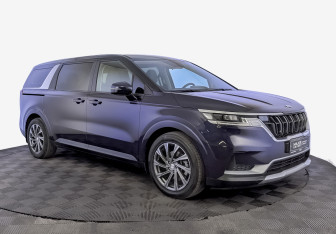 Подержанный автомобиль Kia Carnival 2021 года (3 фото)