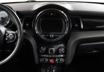 Подержанный автомобиль MINI Hatch 2019 года (29 фото)