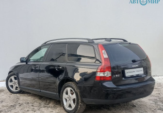 Подержанный автомобиль Volvo V50 2006 года (7 фото)