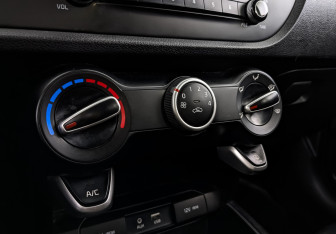 Подержанный автомобиль Kia Rio Sedan 2020 года (25 фото)